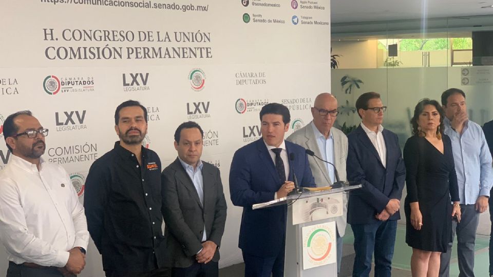 Samuel García, gobernador de Nuevo León, en rueda de prensa.