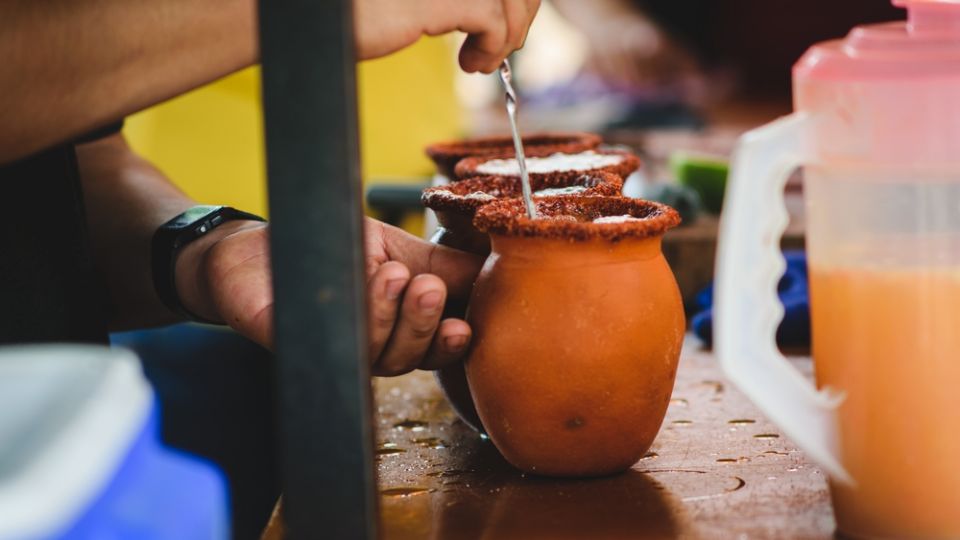 El cantarito es una deliciosa bebida tradicional mexicana que se suele preparar con tequila.

