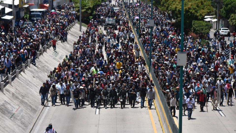 Acuerdan liberación de 13 funcionarios públicos y de la autopista México-Acapulco, tras acuerdo entre manifestantes y autoridades estatales.