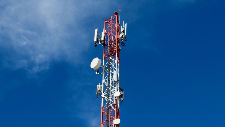 La principal prioridad en el sector es el despliegue de redes 5G.