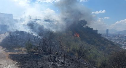 Se registra incendio en Cerro de la Altamira; desalojan a familias de la zona