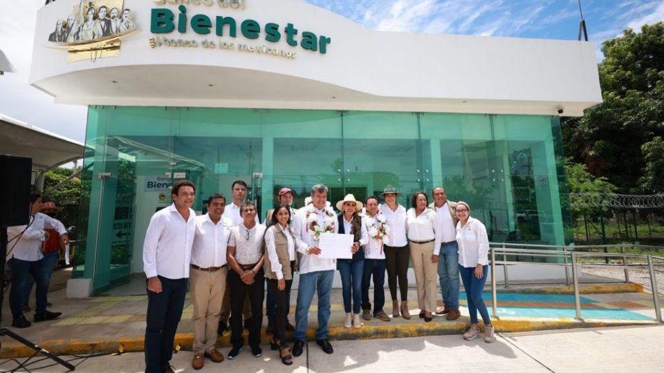 La gobernadora asistió a la instalación de las asambleas de los Comités de Programas para el Bienestar, en Tecpan y Benito Juárez.