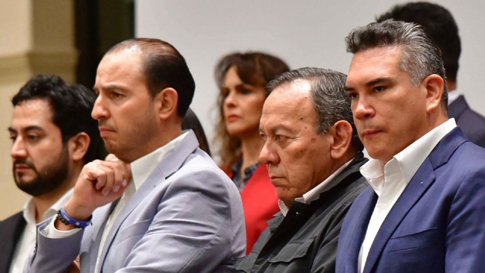 Los dirigentes nacionales Marko Cortés (PAN), Alejandro Moreno (PRI) y Jesús Zambrano, (PRD).