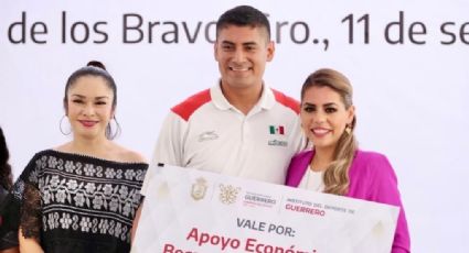 Evelyn Salgado entrega becas deportivas con inversión estatal de 3 mdp