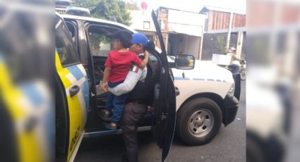 Policía de Monterrey localiza a menor extraviado en vía pública