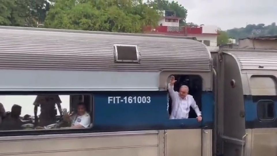 El presidente López Obrador inicia el recorrido de prueba del tren de pasajeros del Corredor Interoceánco.