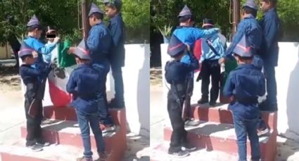 Tierno ‘Niño Héroe’ se envuelve en bandera para tirarse en colchoneta en representación escolar| VIDEO