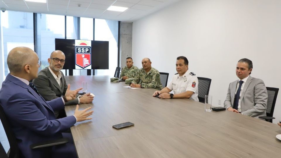 El alcalde de San Pedro, Miguel Treviño de Hoyos,  se reunió este martes con autoridades estatales y militares