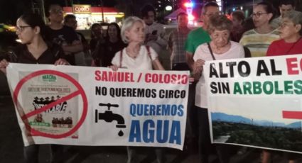 Vecinos bloquean de nuevo la Avenida Gonzalitos, denuncian más de 40 días sin agua