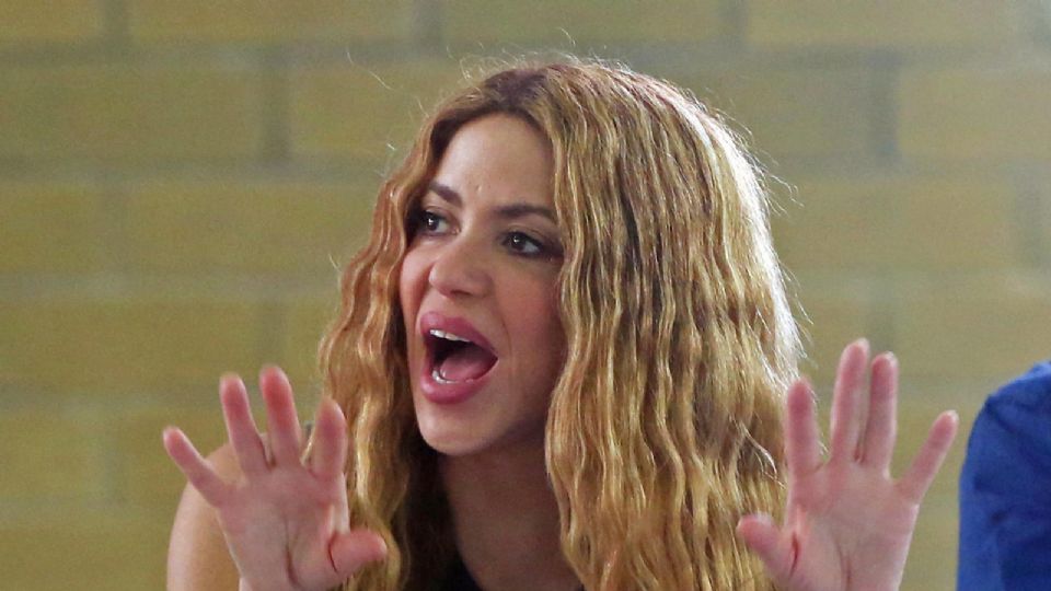 Instan a Shakira a no fomentar consumo de productos chatarra.