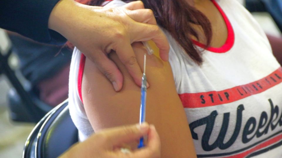Cofepris abre convocatoria para someter a registro sanitario vacunas contra Covid.