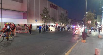 Marchan a 9 años de Ayotzinapa, en calles del Centro de Monterrey