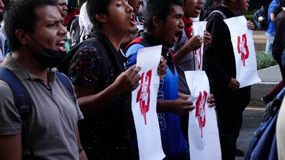 Marcha 43 normalistas Ayotzinapa.