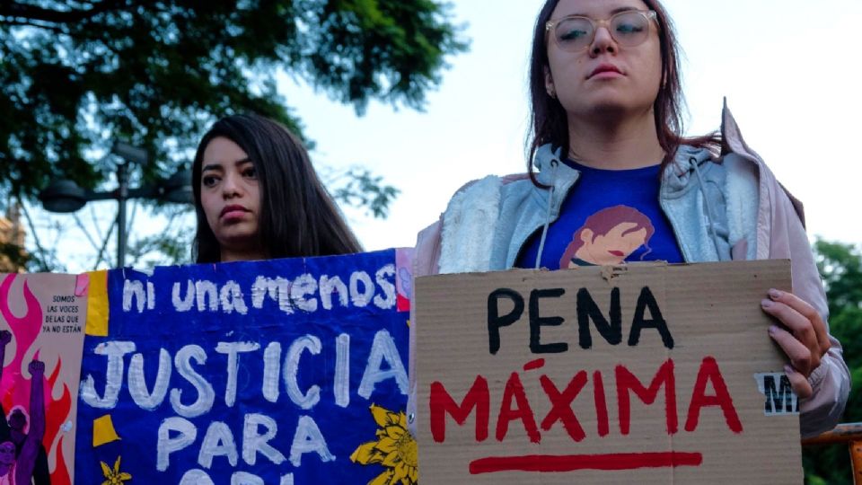 Familiares y amigas de Ariadna Fernanda López se manifestaron frente a la SCJN para exigir justicia y todo el peso de la ley contra el ex fiscal de Morelos.