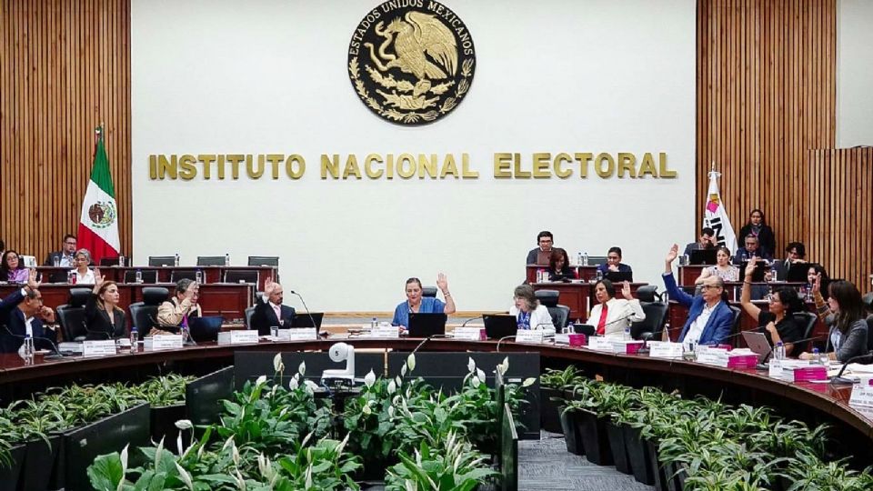 El INE aprueba lineamientos para debates de senadurías y diputaciones, así como par voto de reclusos.