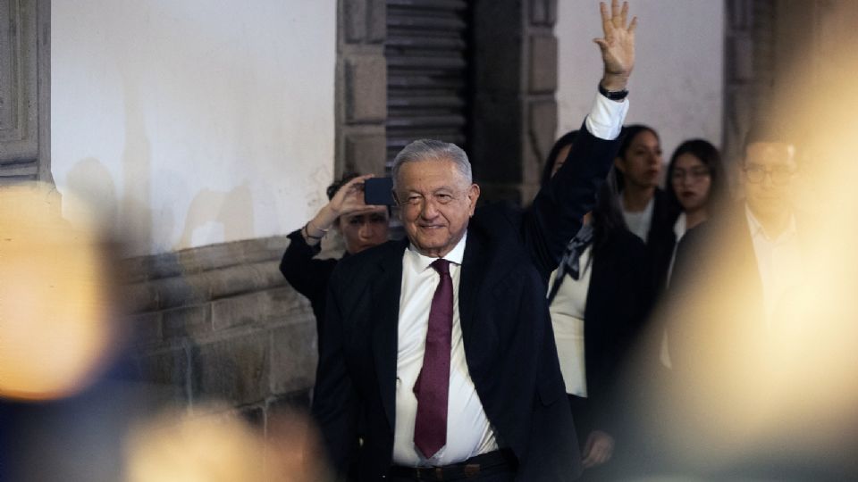 El presidente de México, Andrés Manuel López Obrador, durante la reunión para la entrega del  'bastón de mando' a Claudia Sheinbaum.