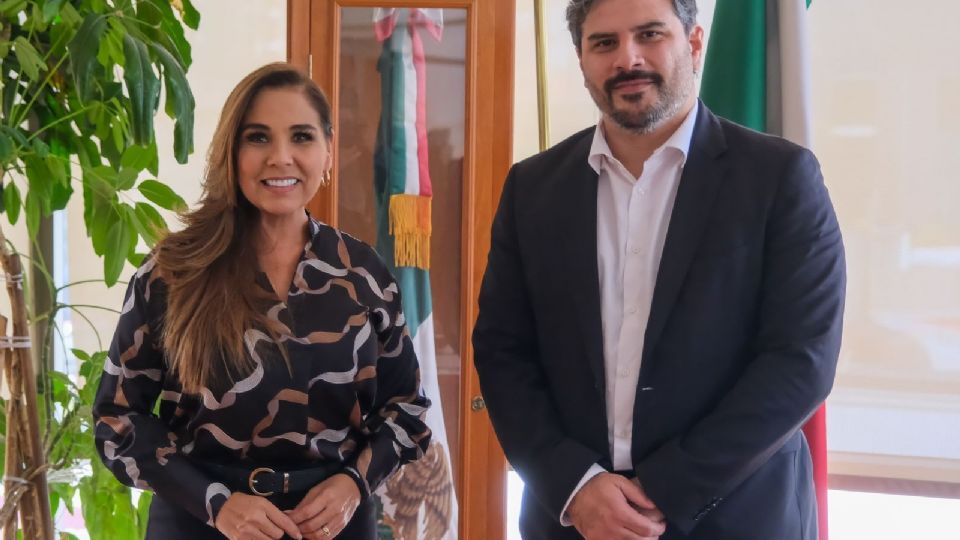Mara Lezama, gobernadora de Quintana Roo y Alejandro Calderón Alipi, director general del IMSS-BIENESTAR.