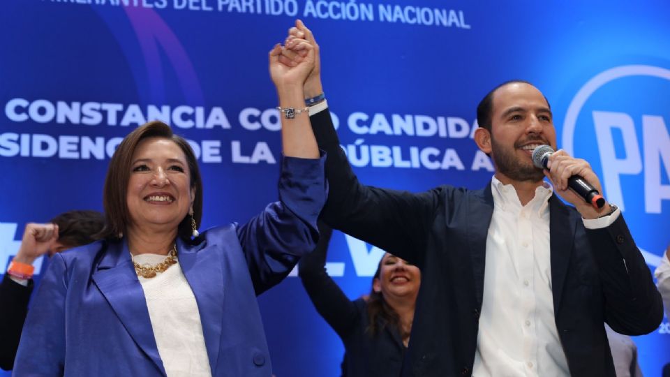 Xóchitl Gálvez recibe constancia de candidata presidencial del PAN.