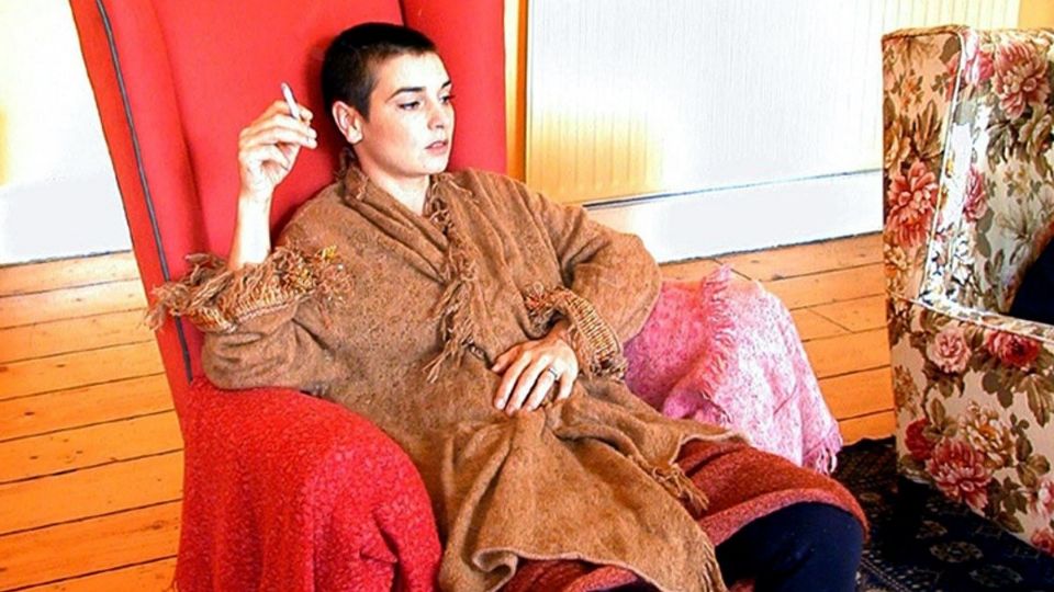 La cantante Sinéad O'Connor murió por causas naturales, afirma forense.