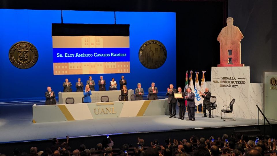 Entrega de reconocimientos UANL.