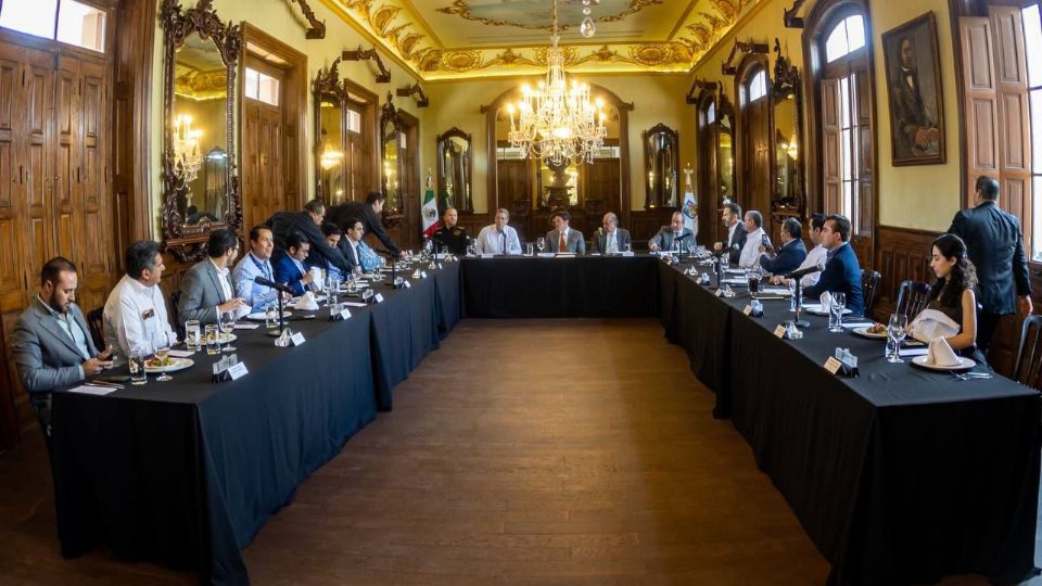 La reunión se llevó a cabo en Palacio de Gobierno.