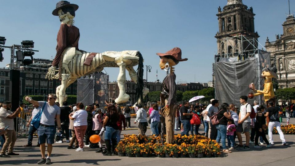 La megaofrenda del Zócalo no solo es un homenaje a los muertos, sino también una muestra de la riqueza cultural y artística de México.