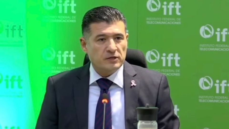 El comisionado presidente del INAI, Adrián Alcalá, participó en un foro del IFT.