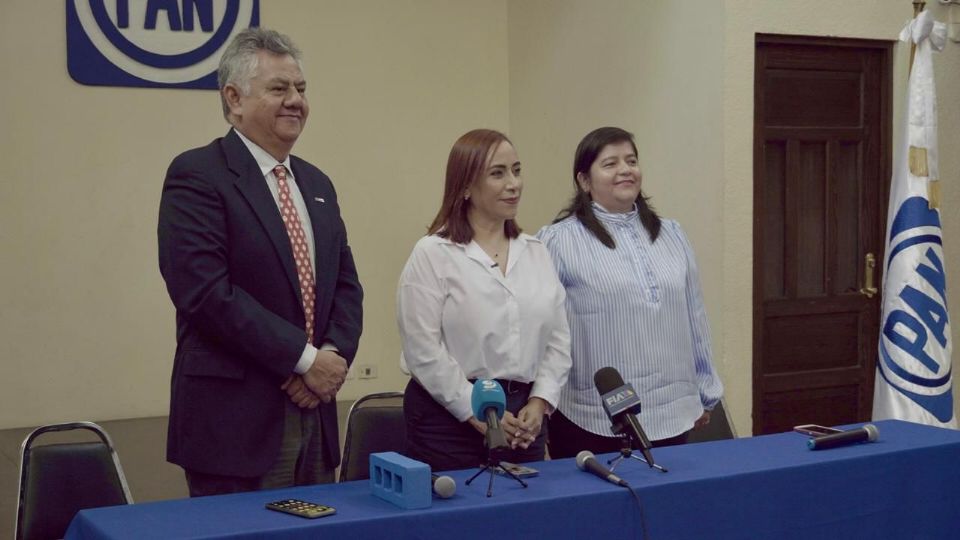 Adriana Dávila estuvo de visita por Nuevo León donde sostuvo una reunión con militantes del PAN.