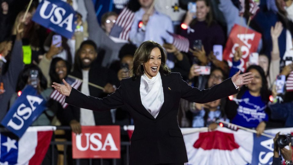 La vicepresidenta estadounidense y actual candidata presidencial demócrata, Kamala Harris, llega a su mitin de 'argumentos finales' en la Elipse en Washington, DC, EU., el 29 de octubre de 2024.