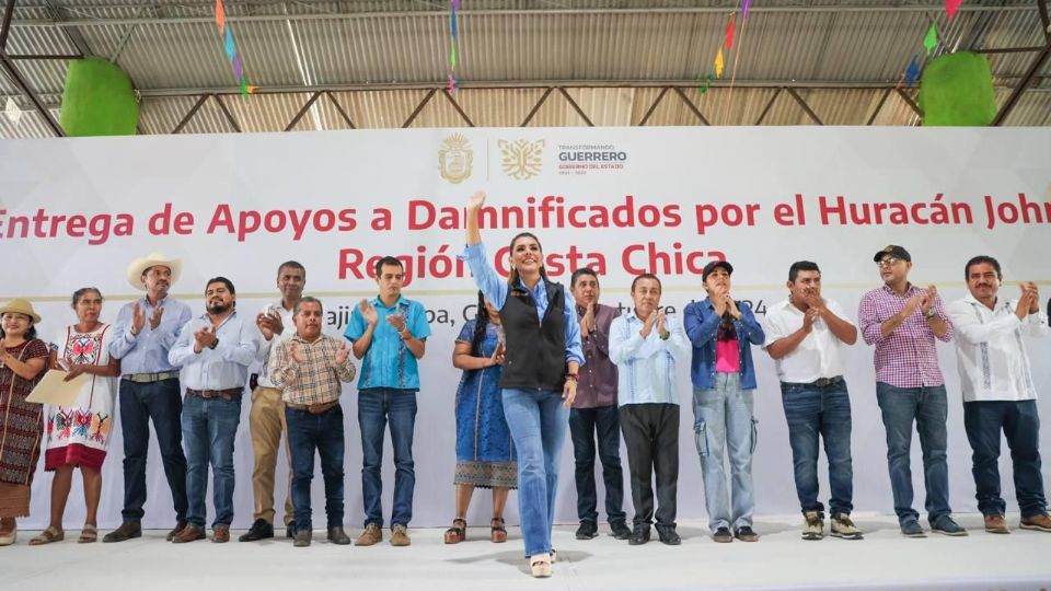 Evelyn Salgado en apoyo a las familias damnificadas de distintos municipios 
