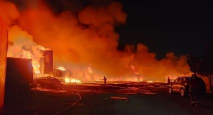 Se registra fuerte incendio en bodega de Escobedo