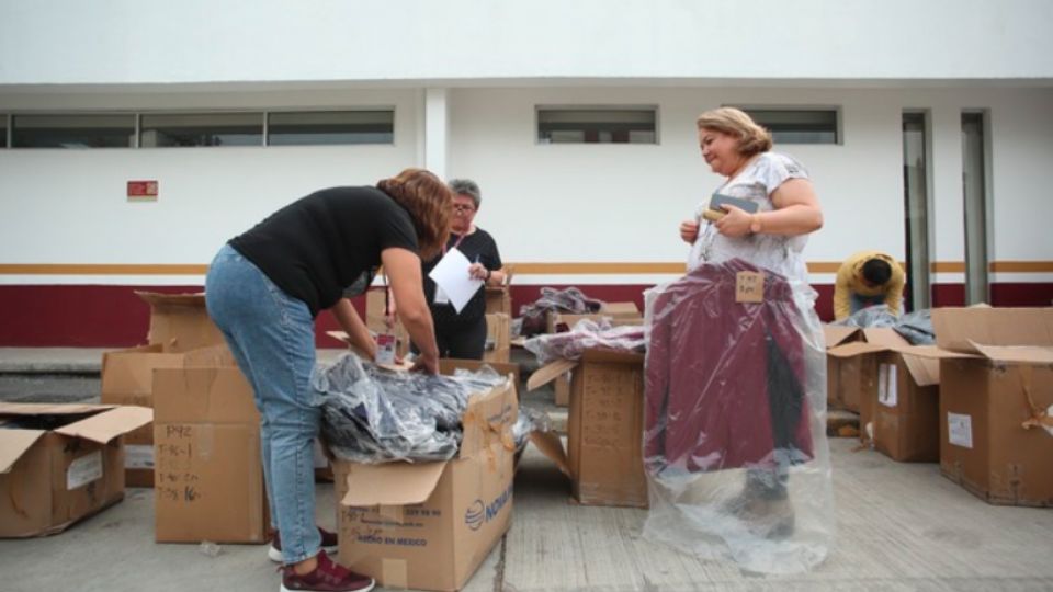 Issste entrega más de 100 mil piezas de uniformes y ropa médica durante febrero a su personal.