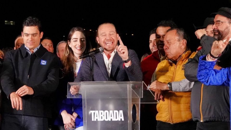 Santiago Taboada inició su campaña en el Ángel de la Independencia.