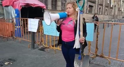 Cecilia Flores protesta con pala en mano; pide a AMLO que se haga responsable por los desaparecidos