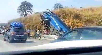 Autopista México-Puebla: Fuerte accidente deja varias personas lesionadas | VIDEO