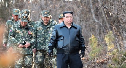 Kim Jong-un supervisa lanzamiento de cohetes de gran calibre en medio de visita de Blinken a Seúl