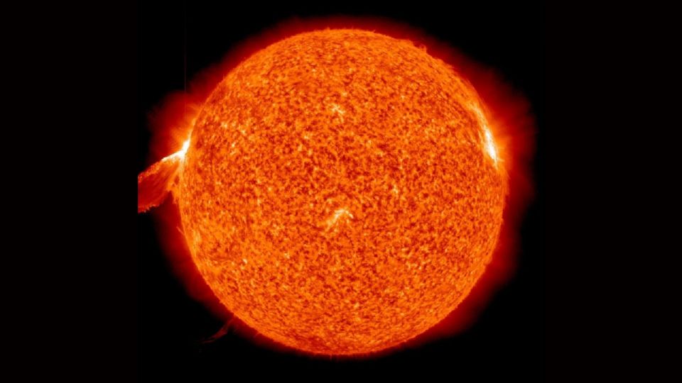 El Sol hizo erupción dando origen a un impresionante ‘cañón de fuego’, que podría golpear la Tierra, según la NASA