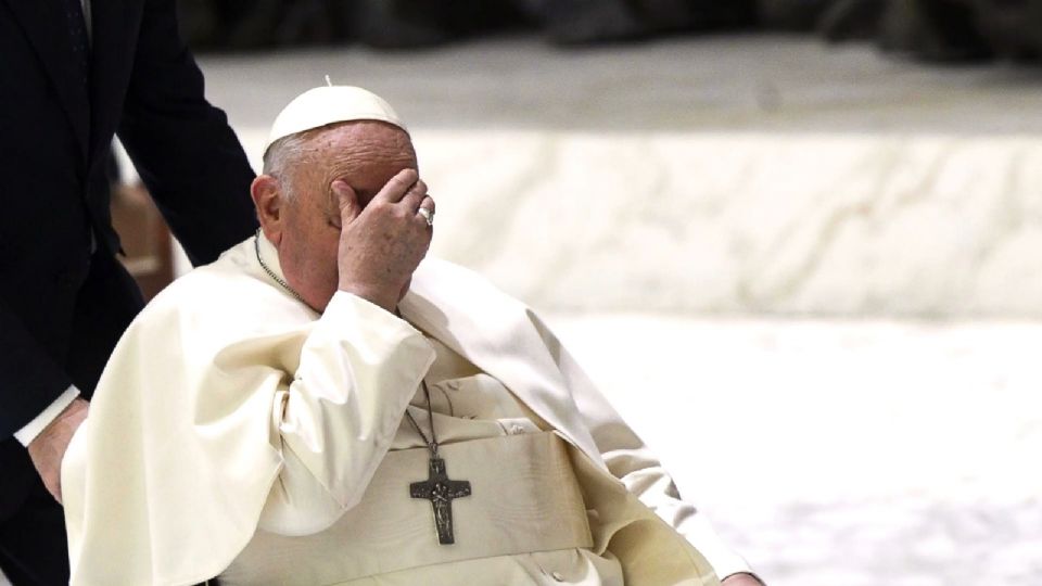 El papa Francisco anunció que padece bronquitis.