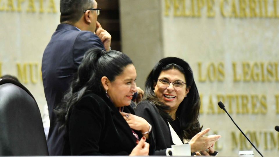 Ana Lilia Rivera, presidenta de la mesa directiva del Senado de la República, y Marcela Guerra, presidenta de la mesa directiva de la Cámara de Diputados.