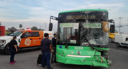 Choque de camiones deja 14 lesionados en Apodaca