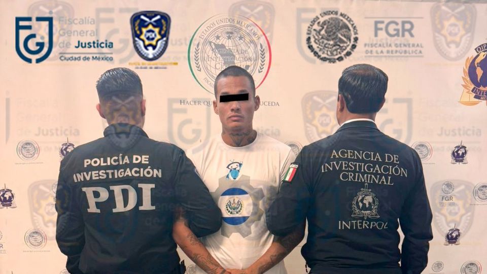 El requerido fue trasladado vía aérea al Hangar de la FGR en Ciudad de México.

