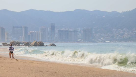 Autoridades alertan a la población por la presencia del fenómeno de Mar de Fondo en playas de Acapulco