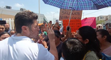 Protestan madres de familia en evento de Samuel García