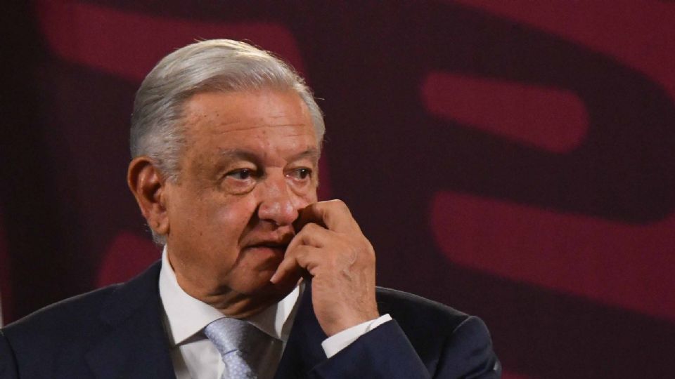 Andrés Manuel López Obrador, exige, “lealtad ciega”, a los integrantes de su gobierno y a los legisladores de su coalición para el proyecto de transformación del país.