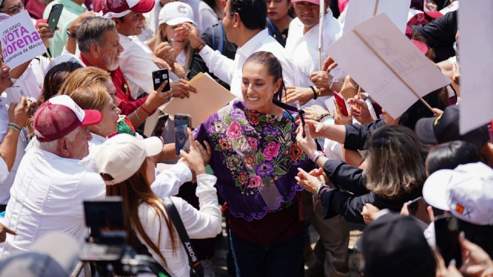 Durante su gira por Chiapas un grupo de encapuchado se acercó a la candidata.