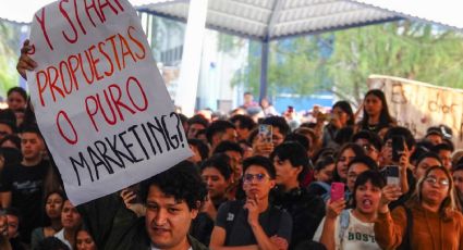 Reciben estudiantes de la UAM Xochimilco al candidato de MC a la presidencia con ¡Fuera Máynez!