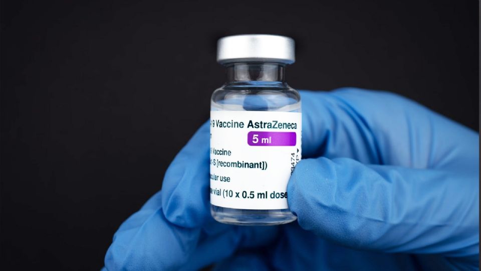 Alertan por trombosis por vacuna anticovid de AstraZeneca: Estos son los síntomas