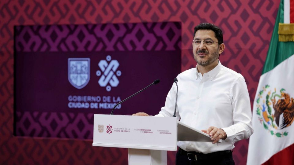 Martí Batres Guadarrama anunció incremento salarial para 61 mil 942 trabajadores
