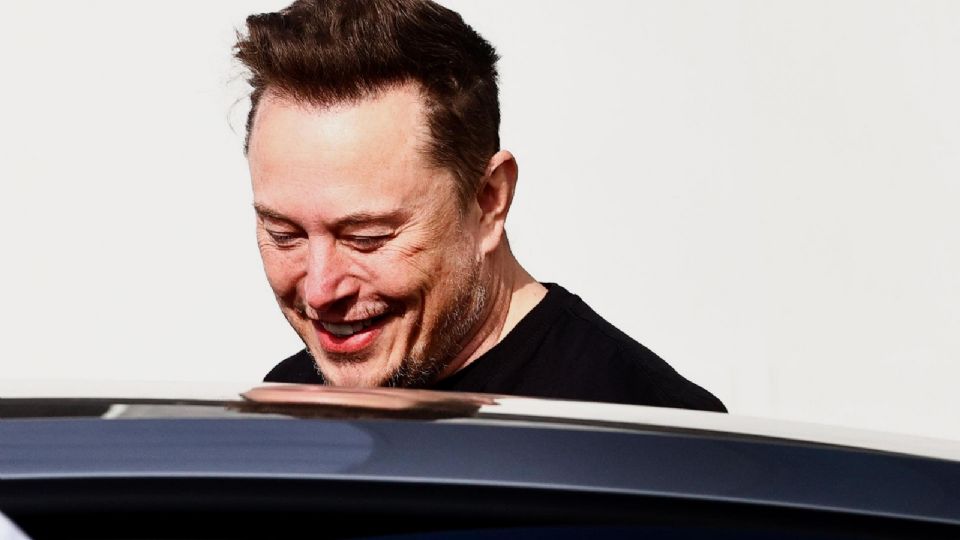 Aunque Elon Musk no dio detalles específicos, este anuncio llega en un momento crucial para la compañía.