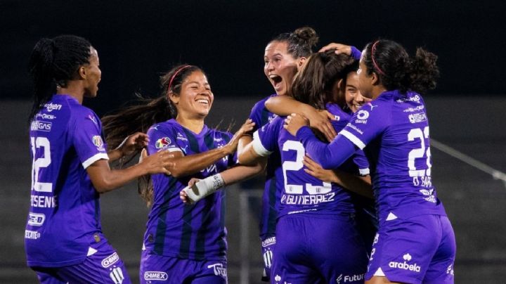 Rayadas aplastan a Pumas Femenil en partido de Ida de Cuartos de Final